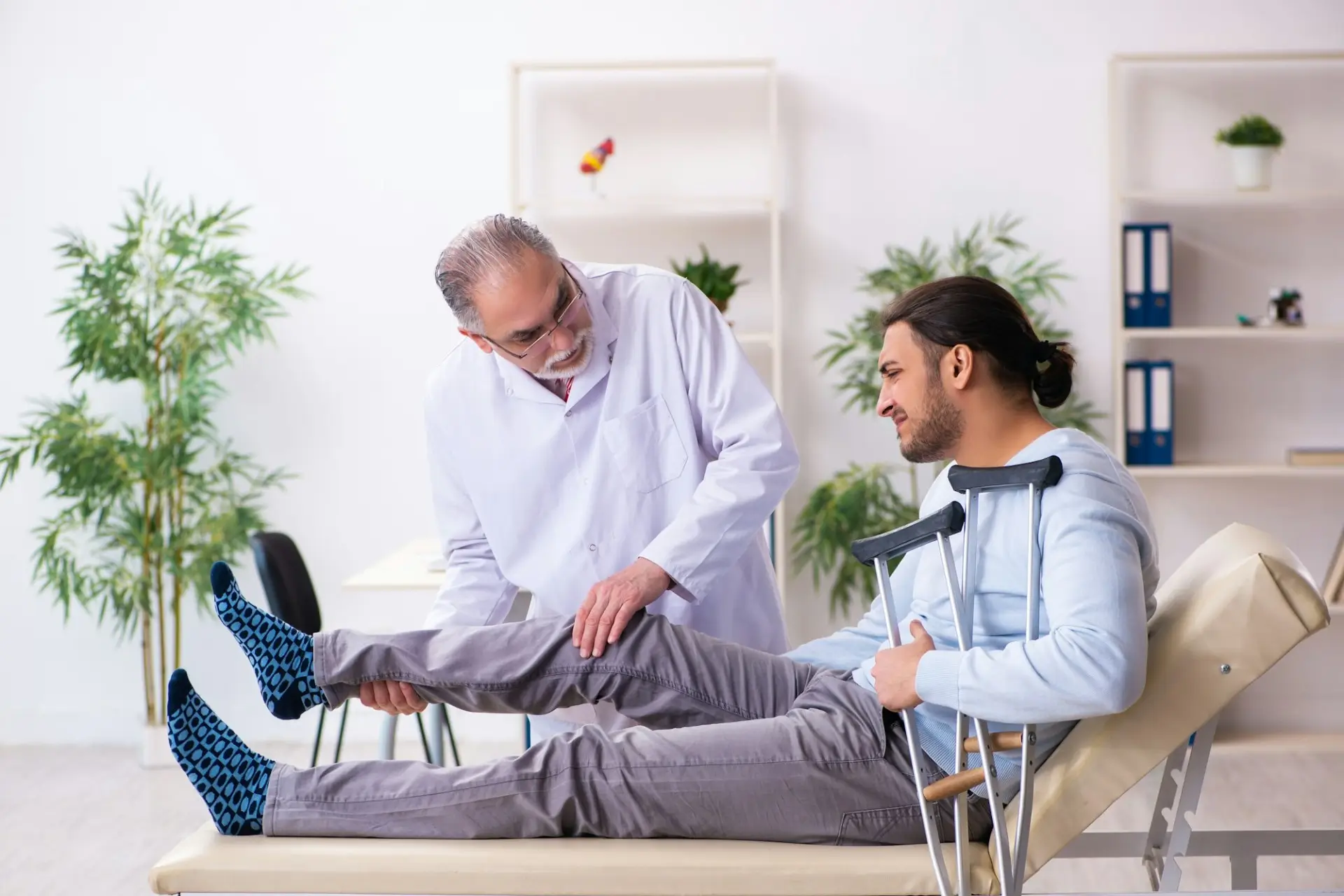 Auto accident chiropractor in Henderson treating car accident injury, neck pain, and back pain for faster recovery.
